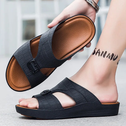 New Men's outdoor home slippers, sports and leisure shoes, men's beach slippers, anti slip and wear-resistant leather slippers