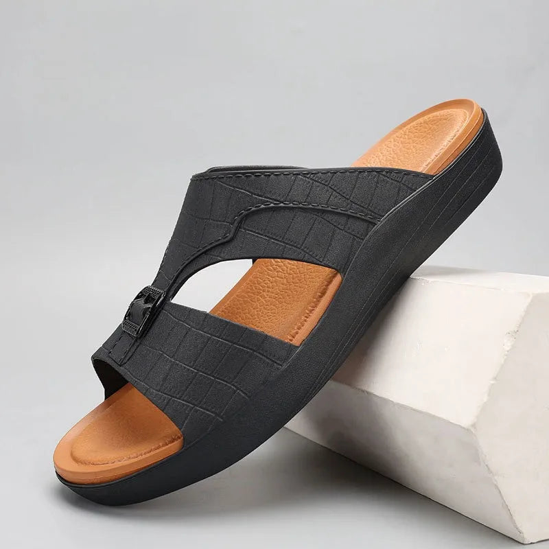New Men's outdoor home slippers, sports and leisure shoes, men's beach slippers, anti slip and wear-resistant leather slippers
