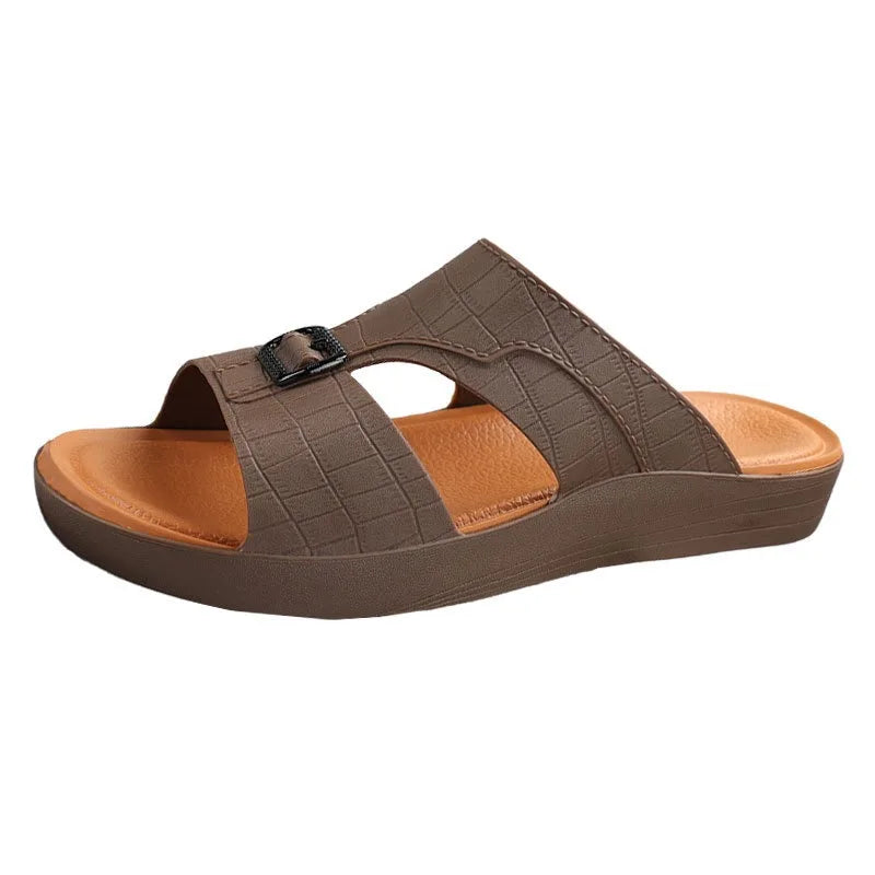New Men's outdoor home slippers, sports and leisure shoes, men's beach slippers, anti slip and wear-resistant leather slippers