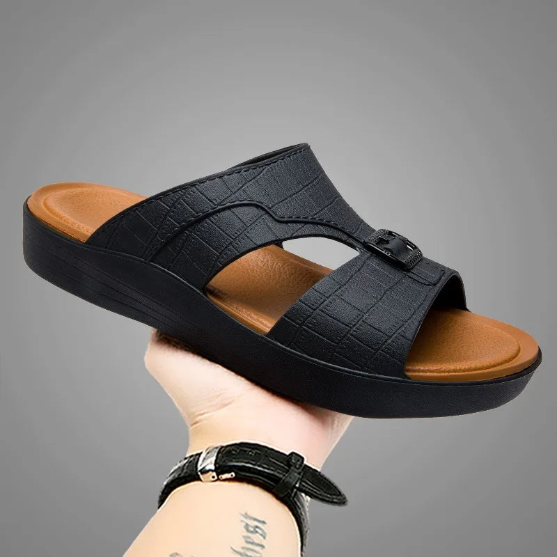 New Men's outdoor home slippers, sports and leisure shoes, men's beach slippers, anti slip and wear-resistant leather slippers
